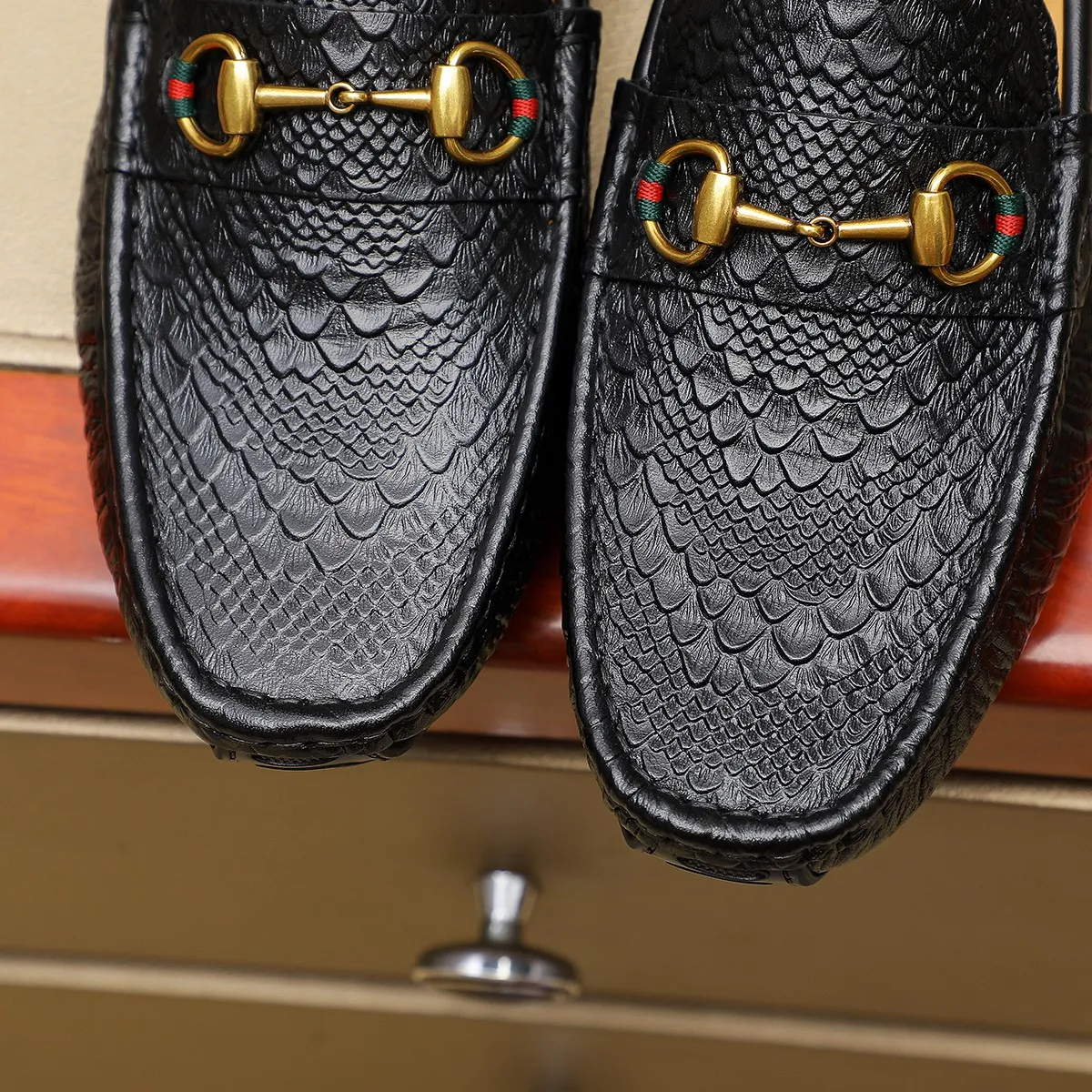Men's shoes💰380💰🕷🕷️【 GUCCI 】Gucci's best-selling trendy men's casual slip-on shoes 🇨🇳Official website original 1:1 mold 💯Original quality, fine workmanship ☘Fashionable and versatile, perfect shape, comfortable on the feet 🍓Trendy men's recommended model, imported cowhide on the top layer 🎋High-quality pigskin lining, rubber wear-resistant and non-slip outsole, high-end atmosphere, worth owning 🍉Optional 38-44